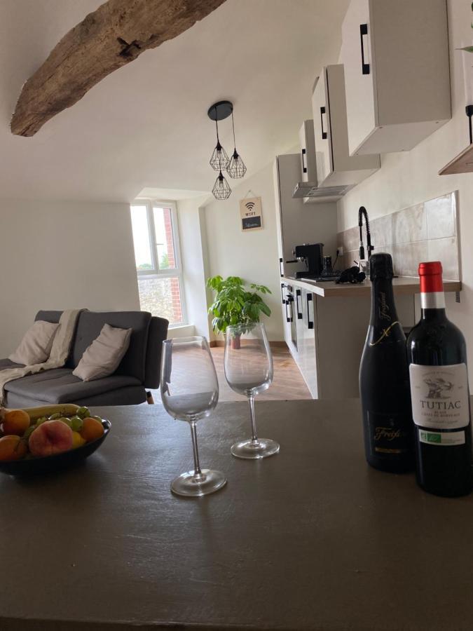 Charmant Appartement Avec Spa Fontenay-le-Comte Dış mekan fotoğraf