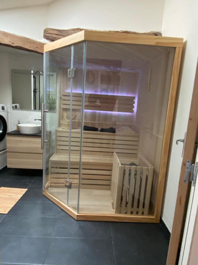 Charmant Appartement Avec Spa Fontenay-le-Comte Dış mekan fotoğraf
