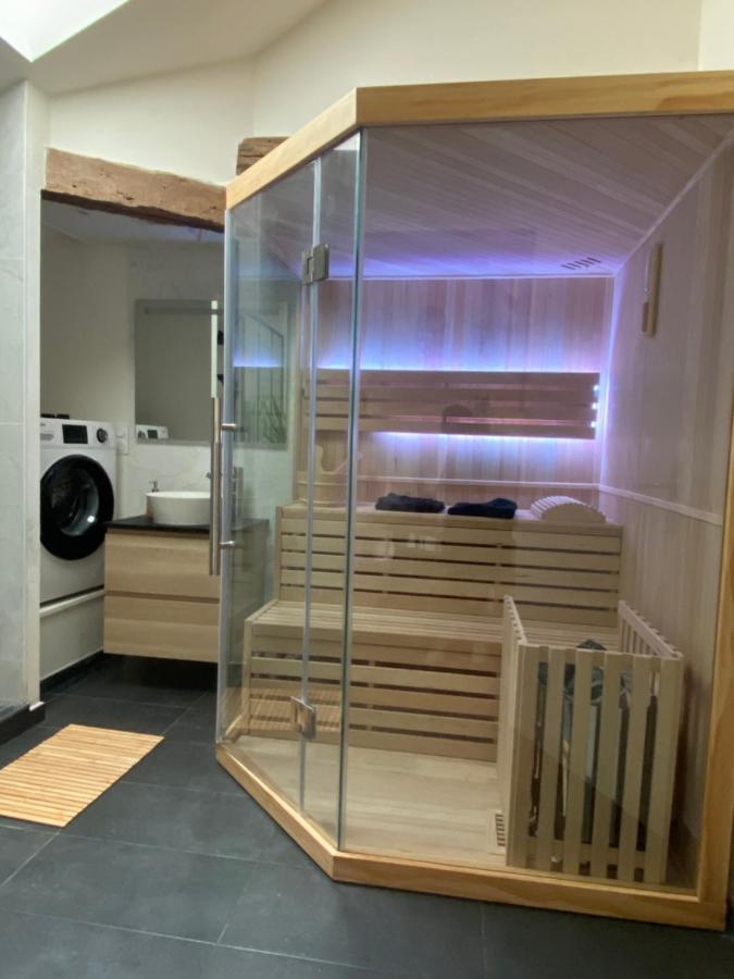 Charmant Appartement Avec Spa Fontenay-le-Comte Dış mekan fotoğraf
