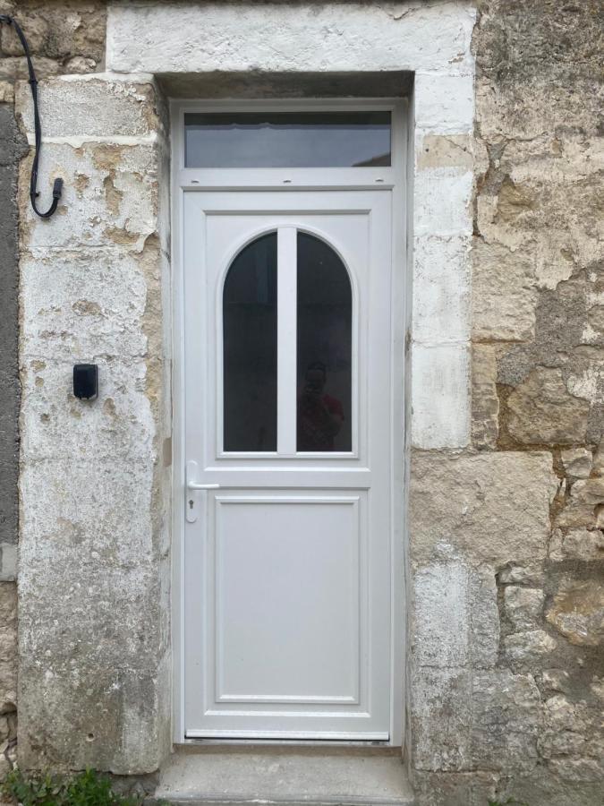 Charmant Appartement Avec Spa Fontenay-le-Comte Dış mekan fotoğraf